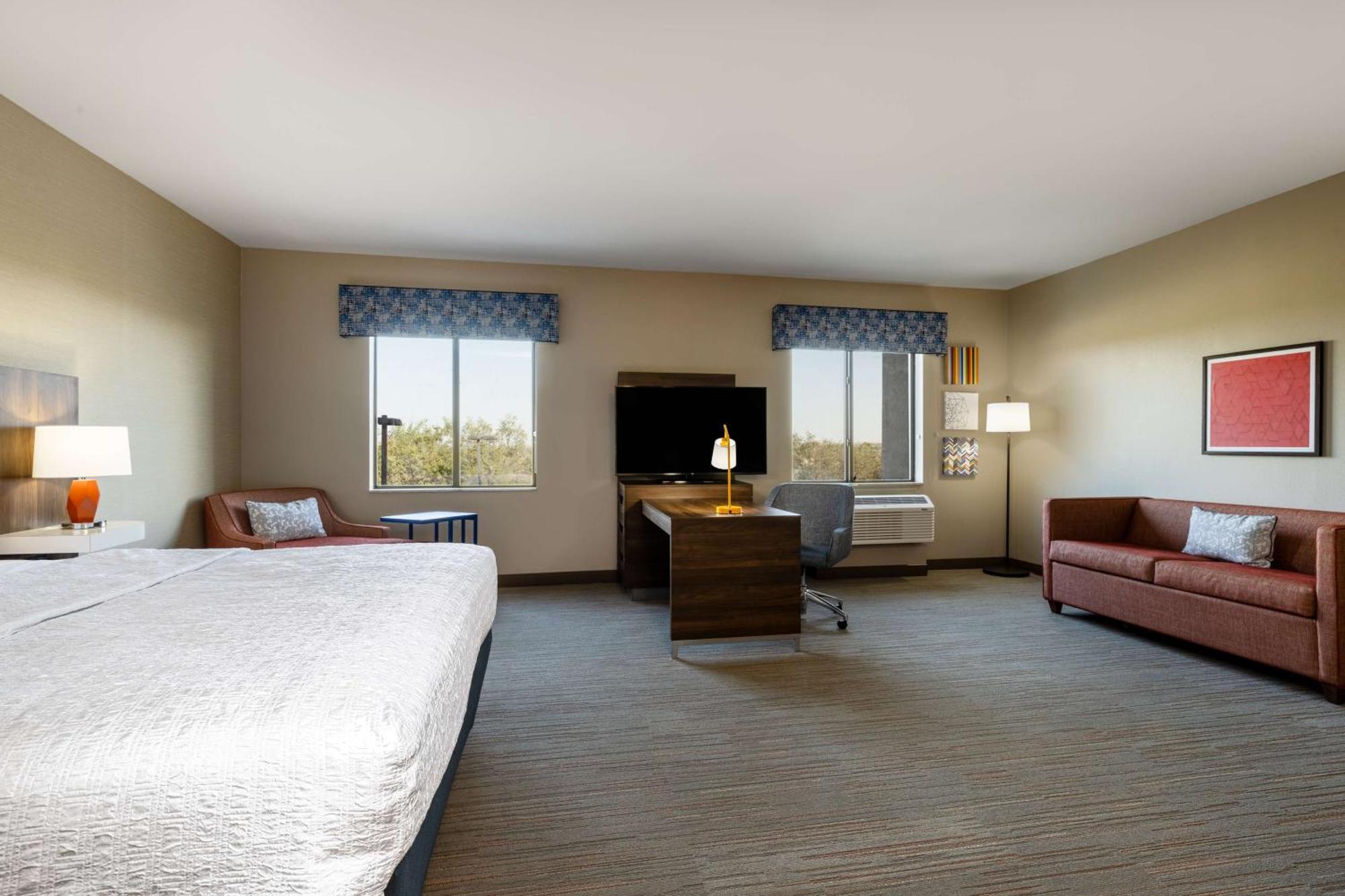 Hampton Inn & Suites Woodward Экстерьер фото