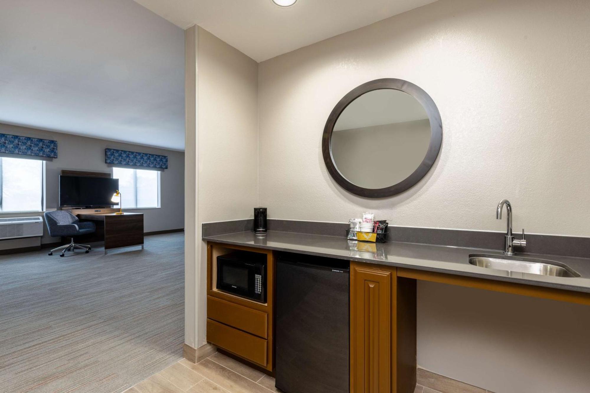 Hampton Inn & Suites Woodward Экстерьер фото