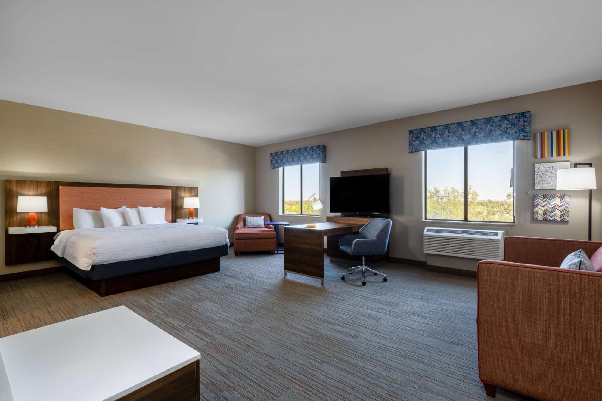 Hampton Inn & Suites Woodward Экстерьер фото