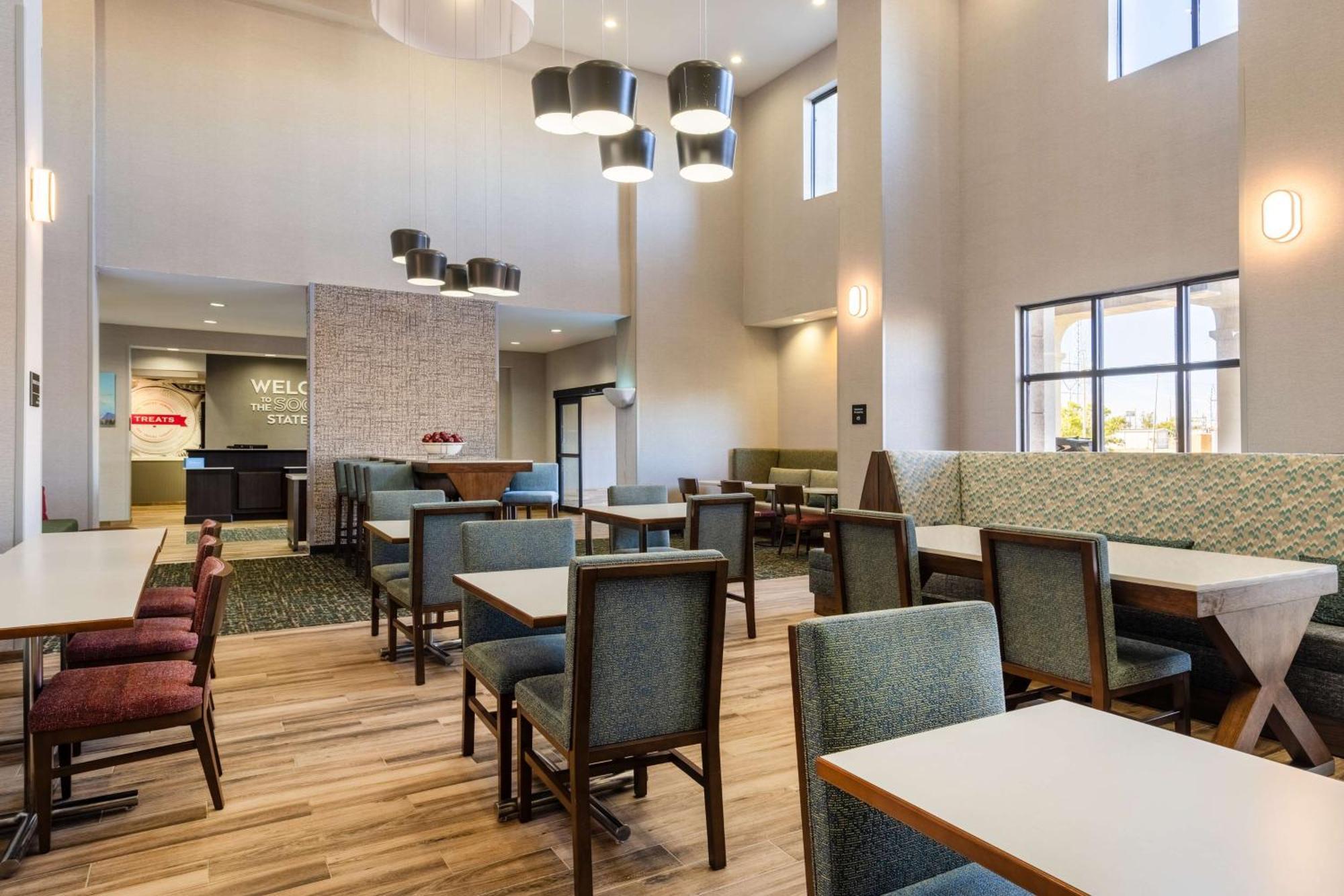 Hampton Inn & Suites Woodward Экстерьер фото