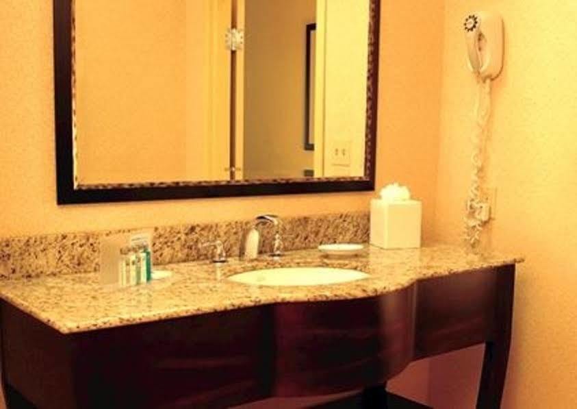 Hampton Inn & Suites Woodward Экстерьер фото